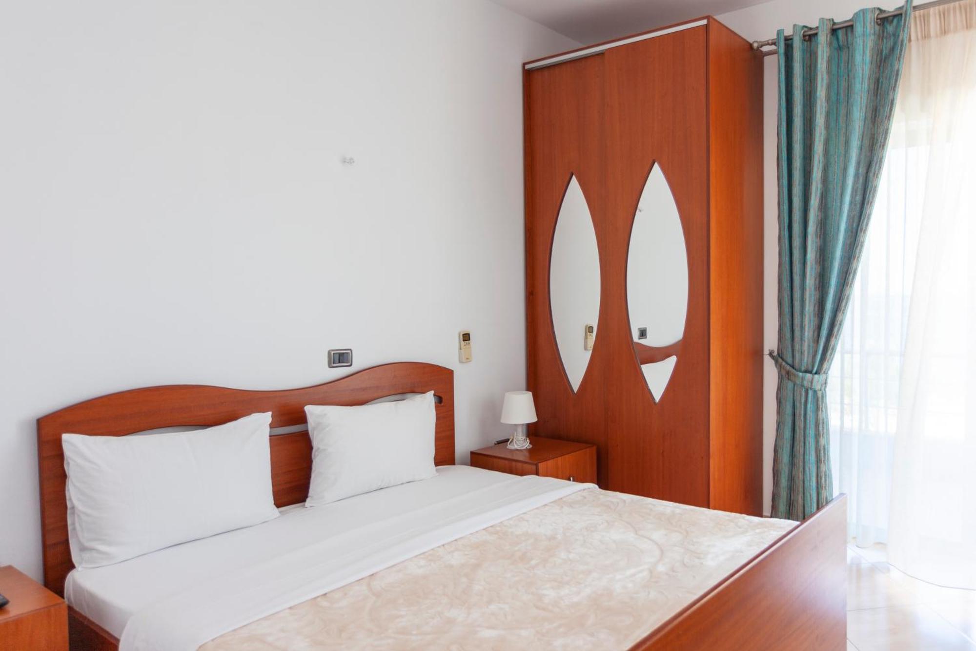 Dhima Hotel Химар Екстериор снимка