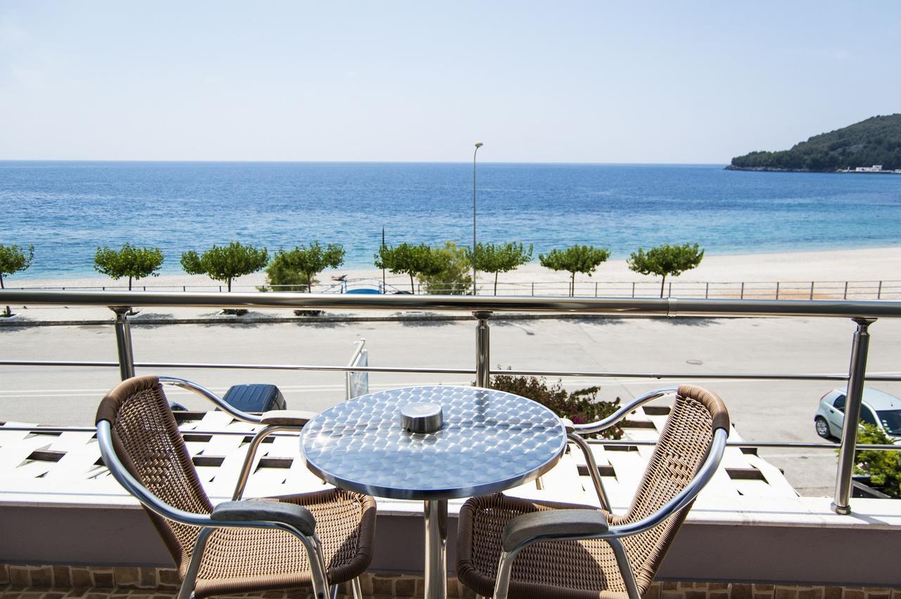 Dhima Hotel Химар Екстериор снимка
