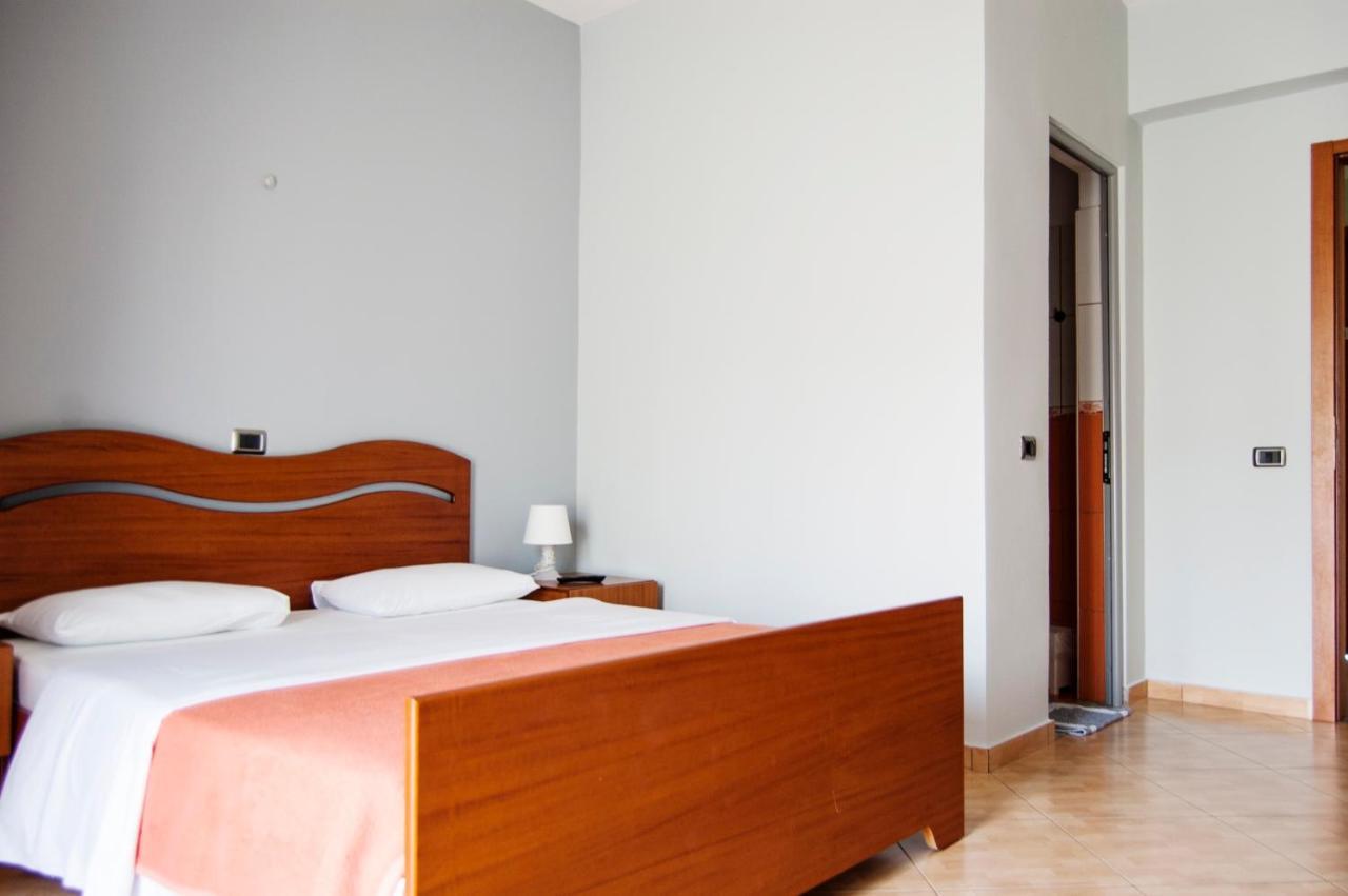 Dhima Hotel Химар Екстериор снимка