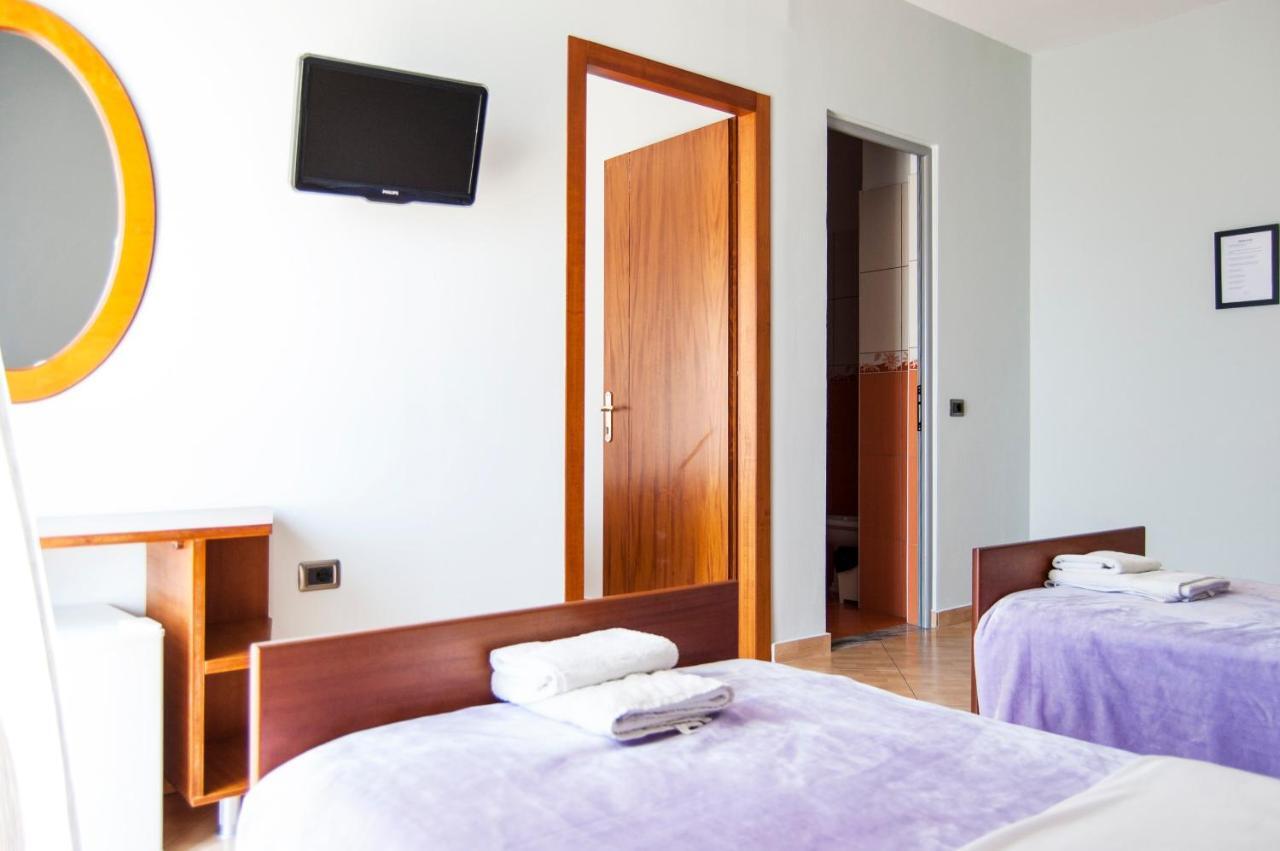 Dhima Hotel Химар Екстериор снимка